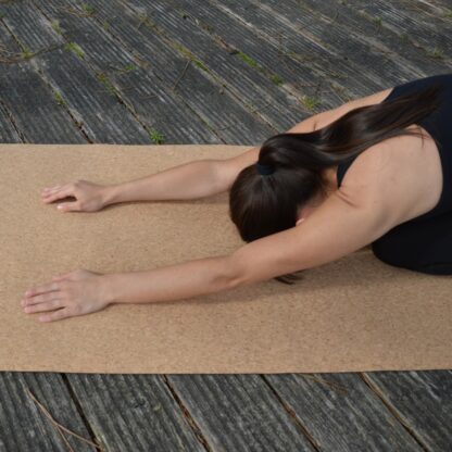 Yogamatta i naturkork med baksida i EPDM